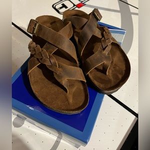 Women’s leather sandals